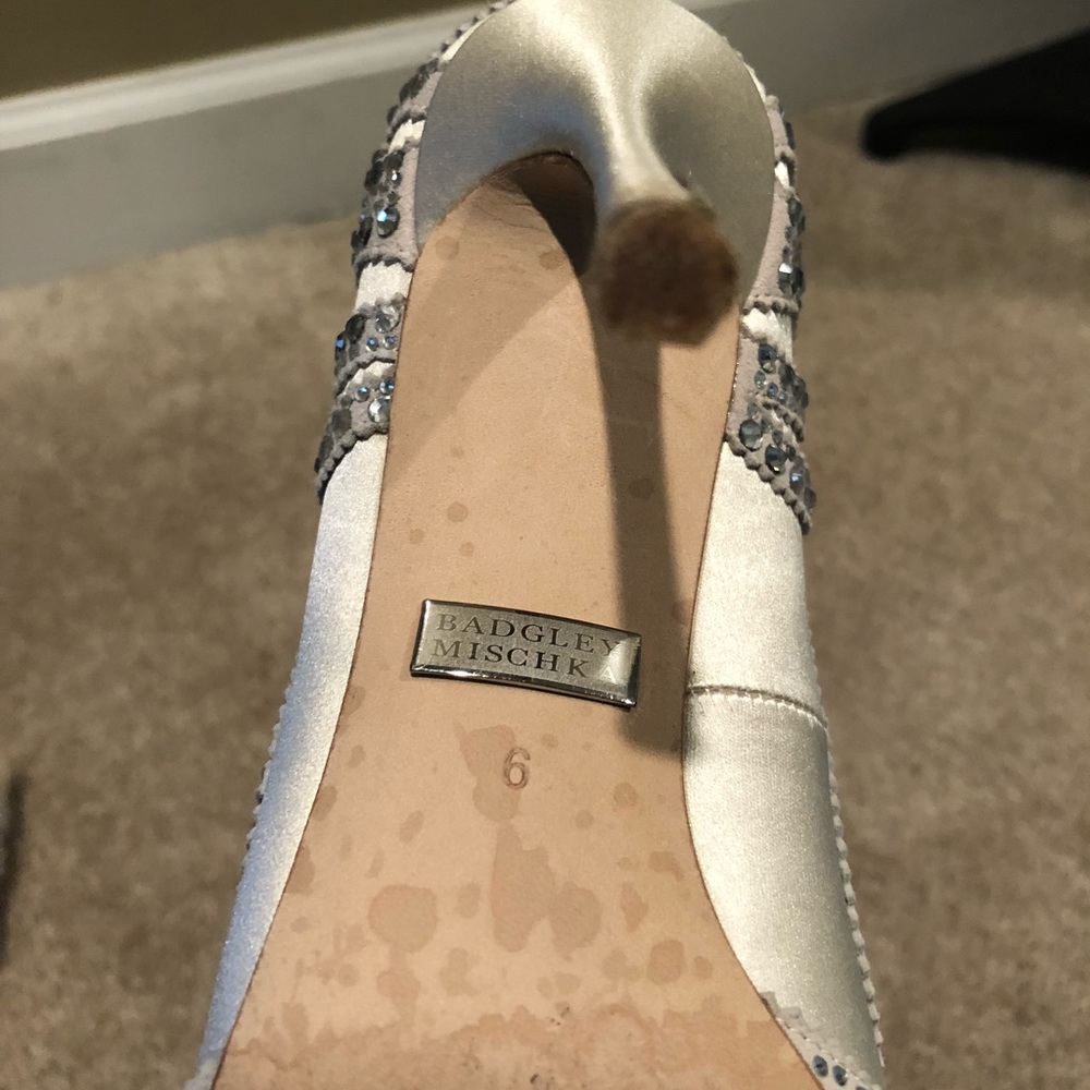 Women's Rouge Embellished Pointed Toe Pumps